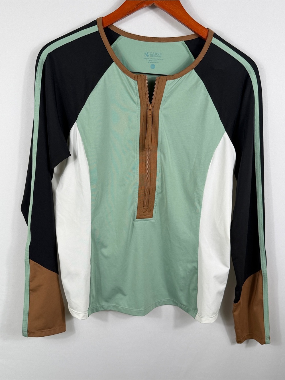 Carve Designs Mint and Brown Colorblock Long Sleeve Zip Top. Size L